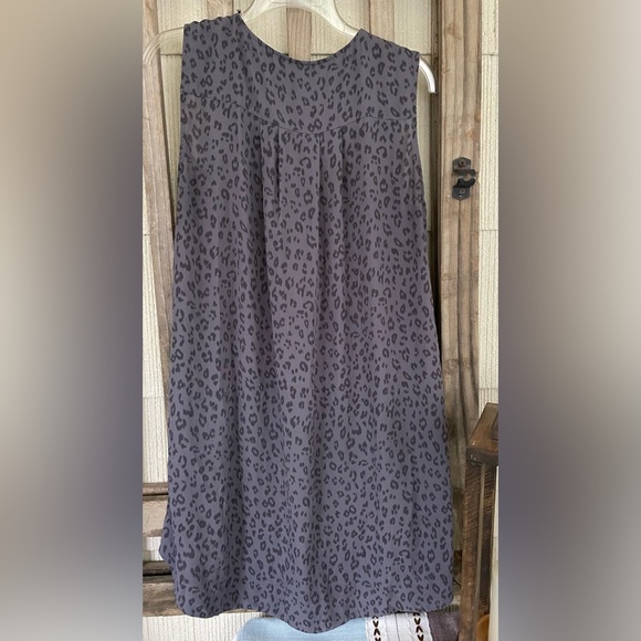 H & M  grey tone leopard print tank tunic top. Size Large. Hi-low hemline. - Picture 3 of 5
